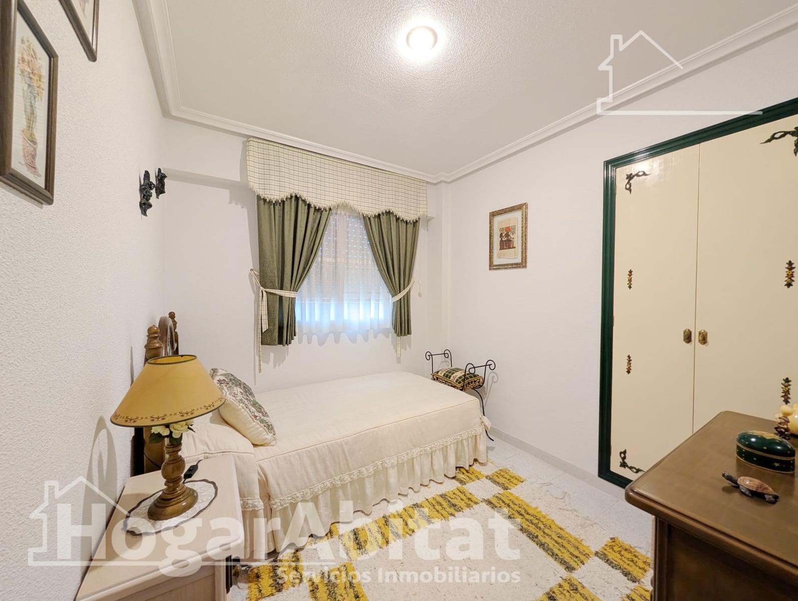 3 bedroom Flat for sale in Arenales del Sol with garage - € 288,000 (Ref: 9787754)