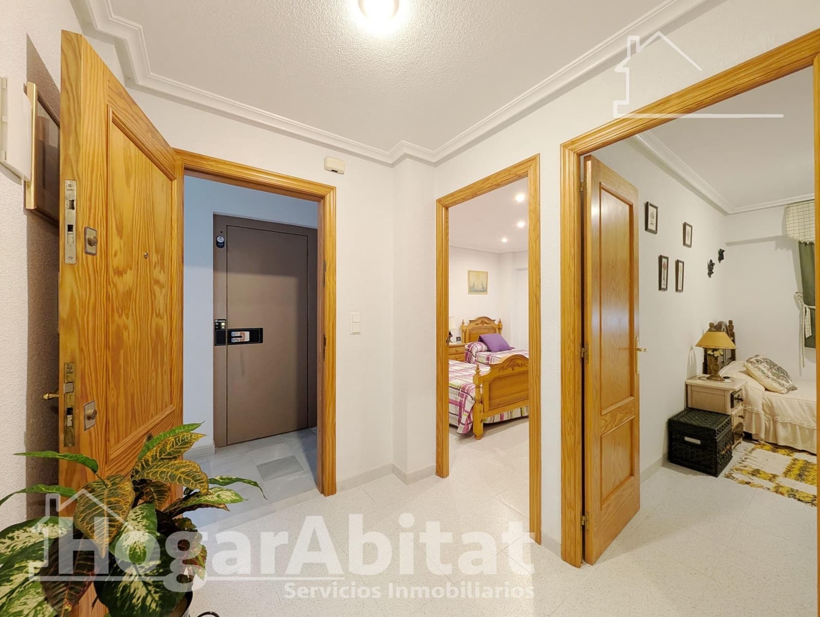 3 bedroom Flat for sale in Arenales del Sol with garage - € 288,000 (Ref: 9787754)