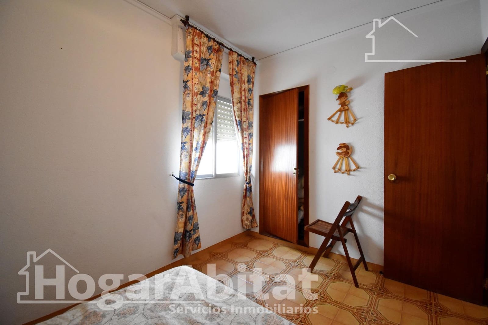 4 bedroom Flat for sale in Piles with garage - € 115,000 (Ref: 9787800)