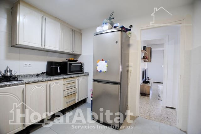 4 bedroom Flat for sale in Gandia - € 115,000 (Ref: 9788453)