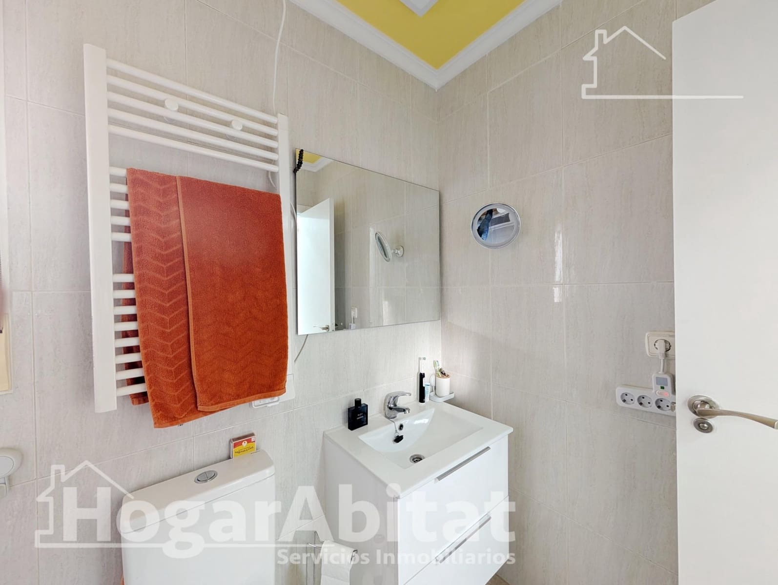 3 bedroom Flat for sale in Arenales del Sol with pool garage - € 349,000 (Ref: 9788454)