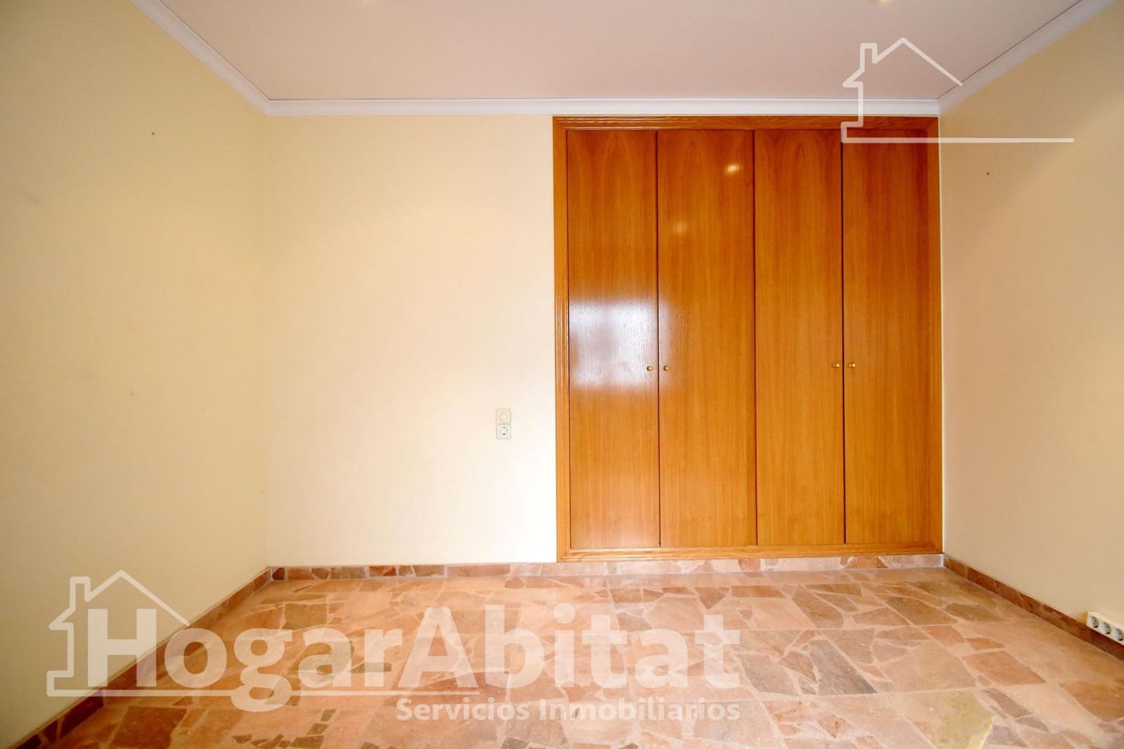5 bedroom Flat for sale in Real de Gandia - € 165,000 (Ref: 9788456)