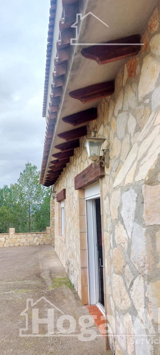 4 bedroom Villa for sale in Casinos with garage - € 250,000 (Ref: 9791117)