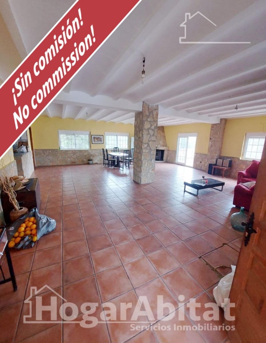 4 bedroom Villa for sale in Casinos with garage - € 250,000 (Ref: 9791117)