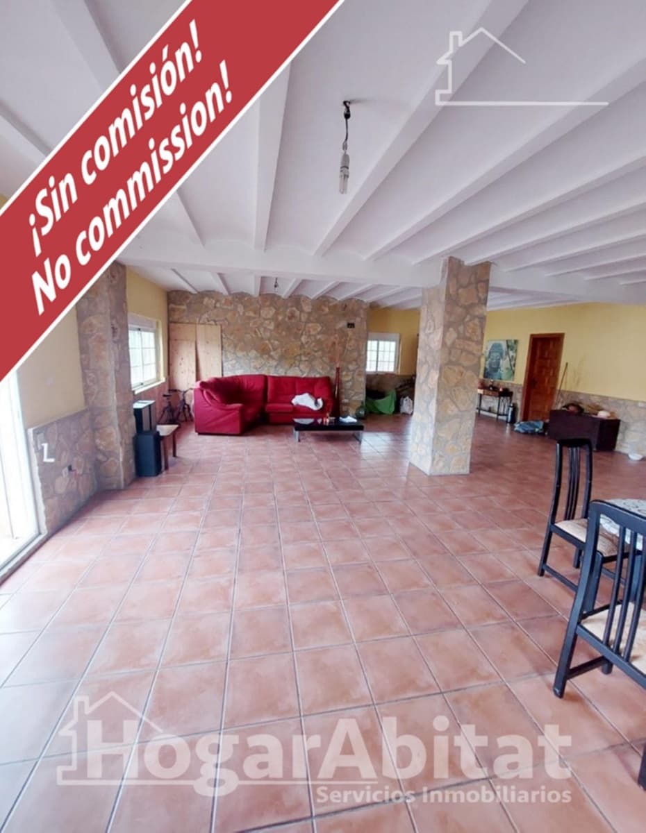 4 bedroom Villa for sale in Casinos with garage - € 250,000 (Ref: 9791117)