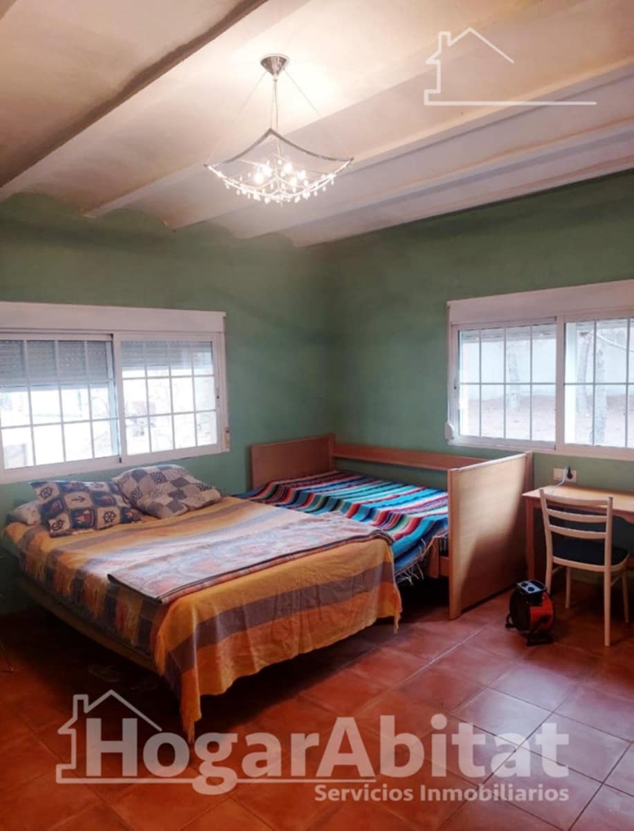 4 bedroom Villa for sale in Casinos with garage - € 250,000 (Ref: 9791117)