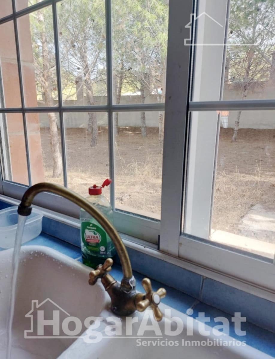 4 bedroom Villa for sale in Casinos with garage - € 250,000 (Ref: 9791117)