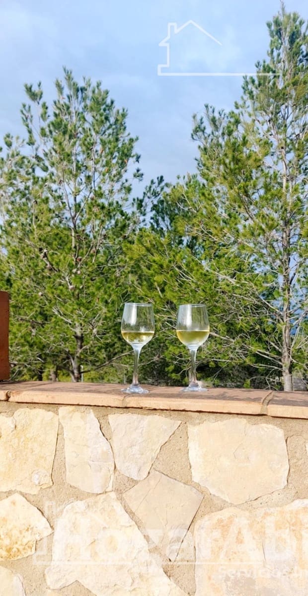 4 bedroom Villa for sale in Casinos with garage - € 250,000 (Ref: 9791117)