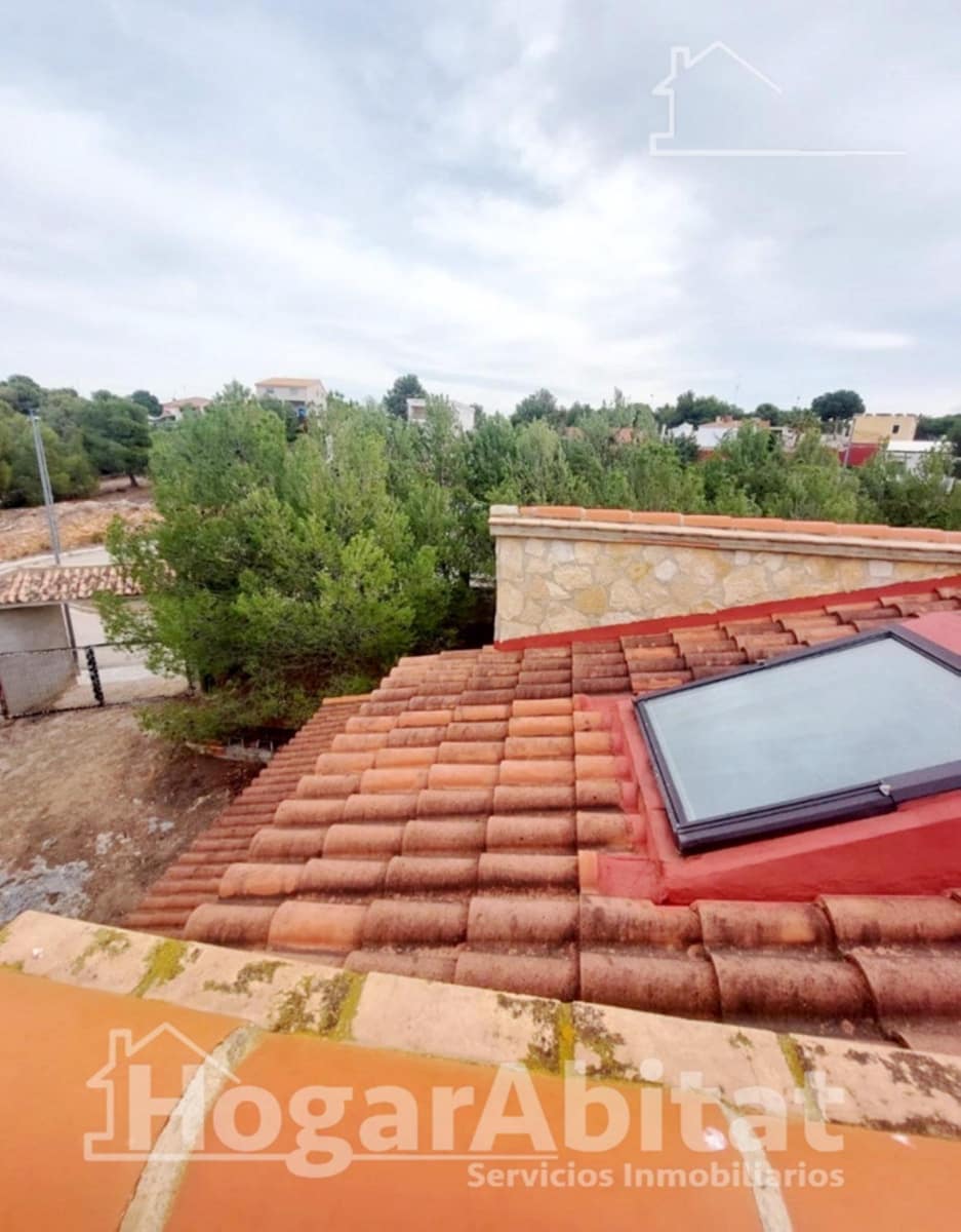 4 bedroom Villa for sale in Casinos with garage - € 250,000 (Ref: 9791117)