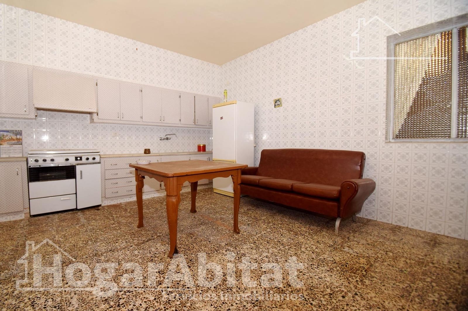 8 bedroom Townhouse for sale in La Vall d'Uixo - € 270,000 (Ref: 9791118)