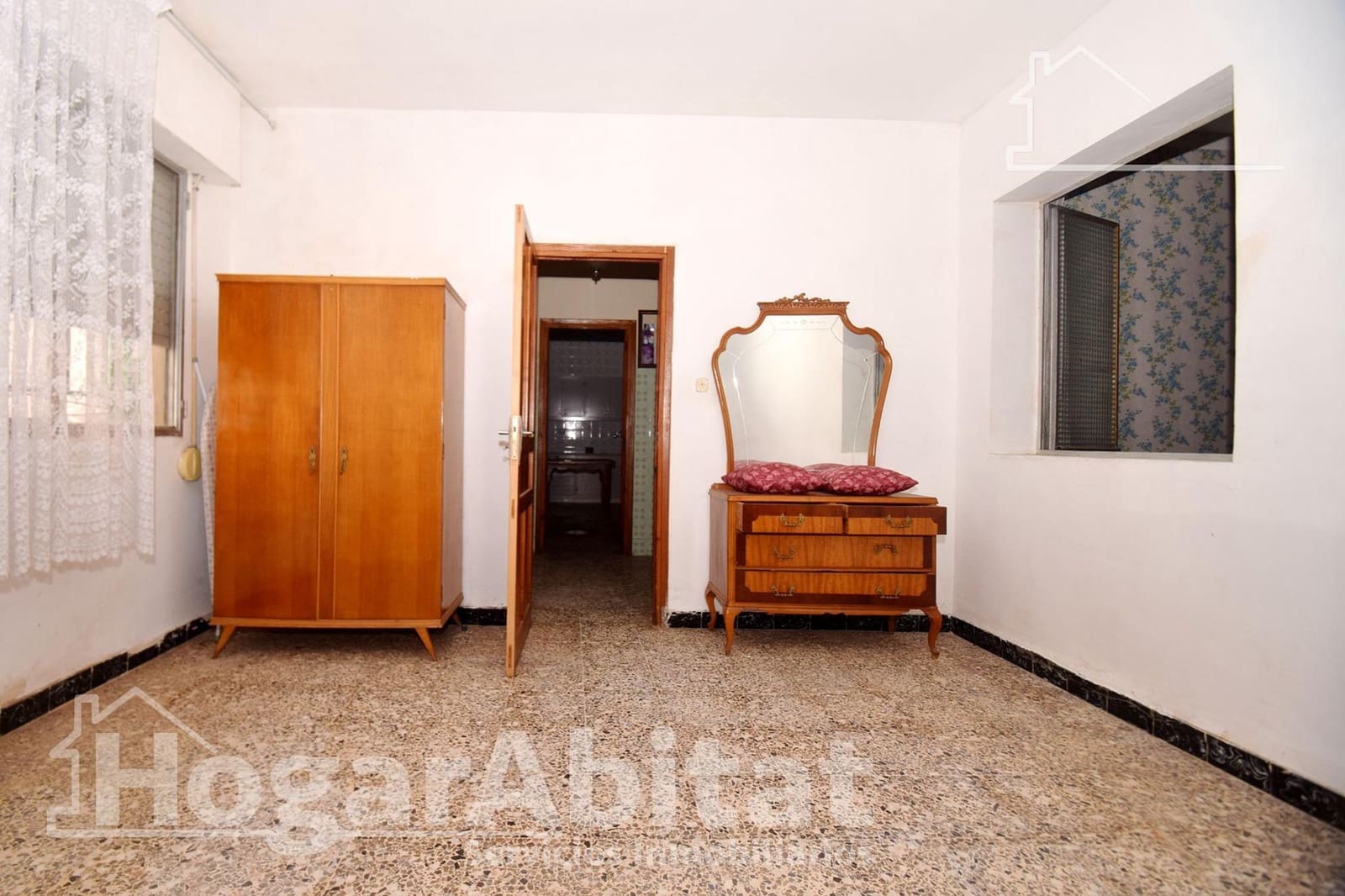 8 bedroom Townhouse for sale in La Vall d'Uixo - € 270,000 (Ref: 9791118)