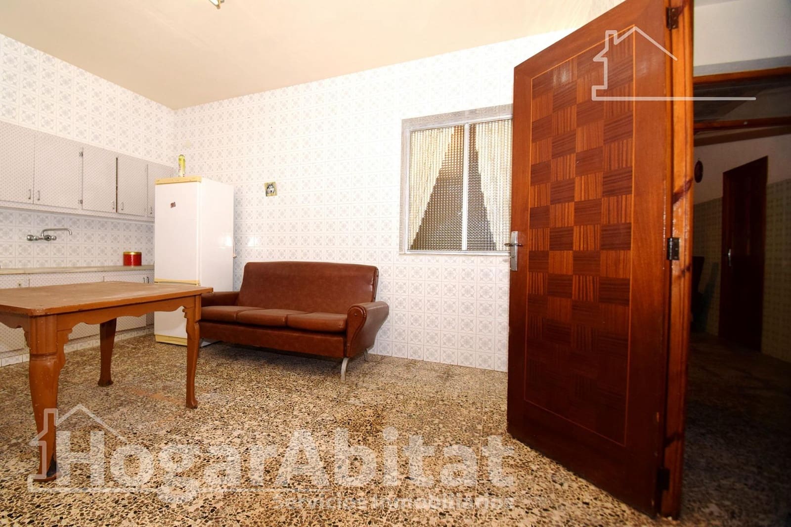 8 bedroom Townhouse for sale in La Vall d'Uixo - € 270,000 (Ref: 9791118)