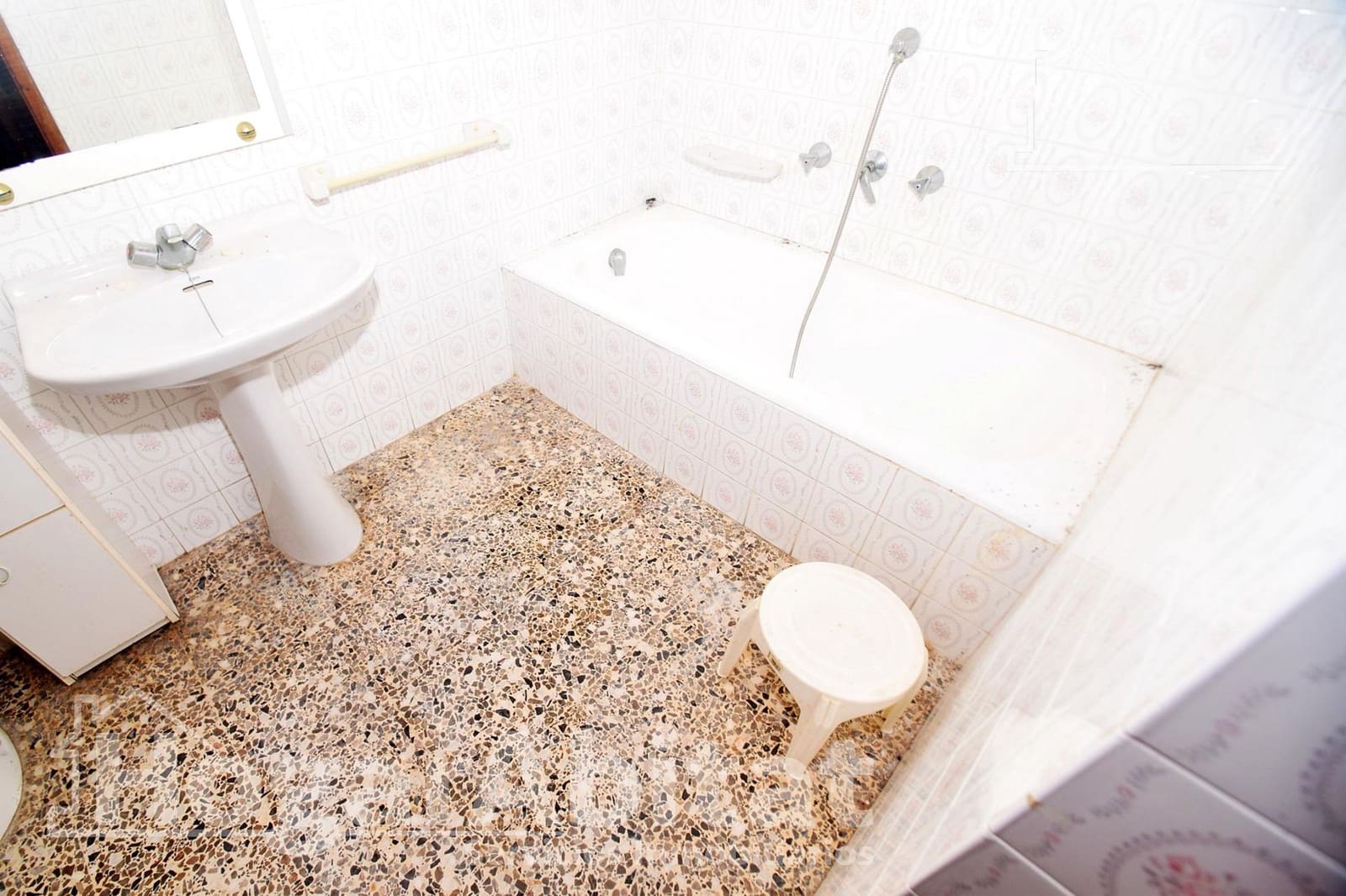 8 bedroom Townhouse for sale in La Vall d'Uixo - € 270,000 (Ref: 9791118)