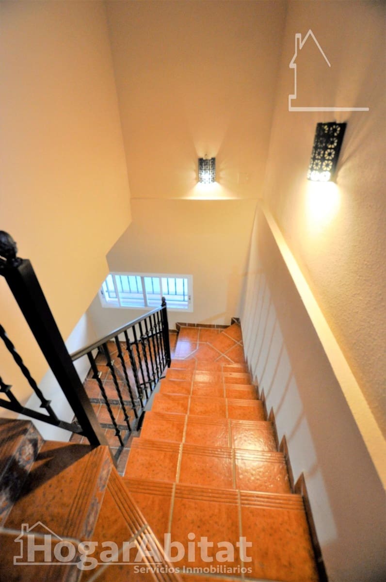 5 sypialnia Willa na sprzedaż w Riba-roja de Turia z basenem garażem - 495 000 € (Ref: 9797161)