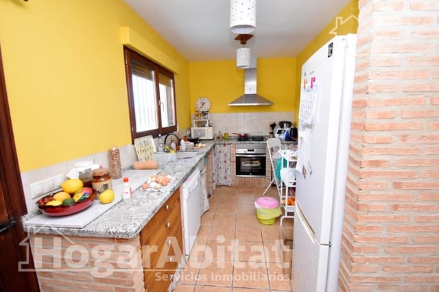 6 bedroom Villa for sale in Picassent with pool garage - € 330,000 (Ref: 9797173)