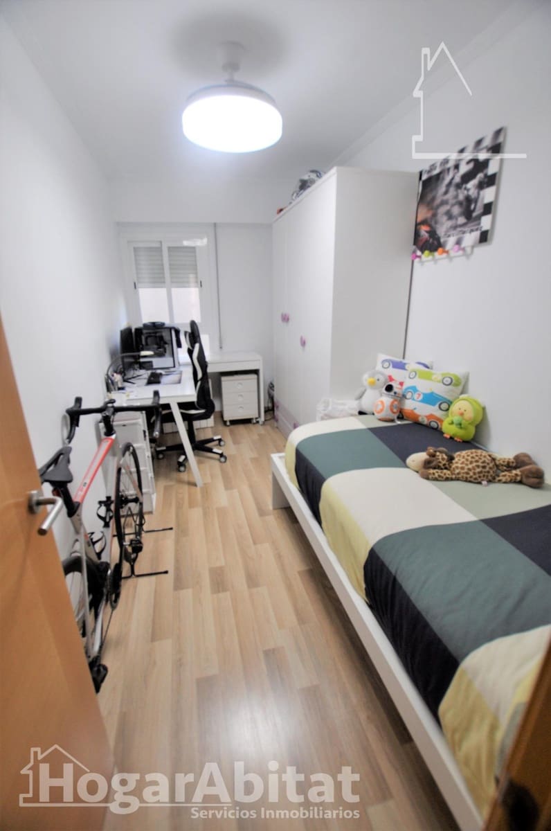 3 bedroom Flat for sale in Alaquas with garage - € 215,000 (Ref: 9797186)