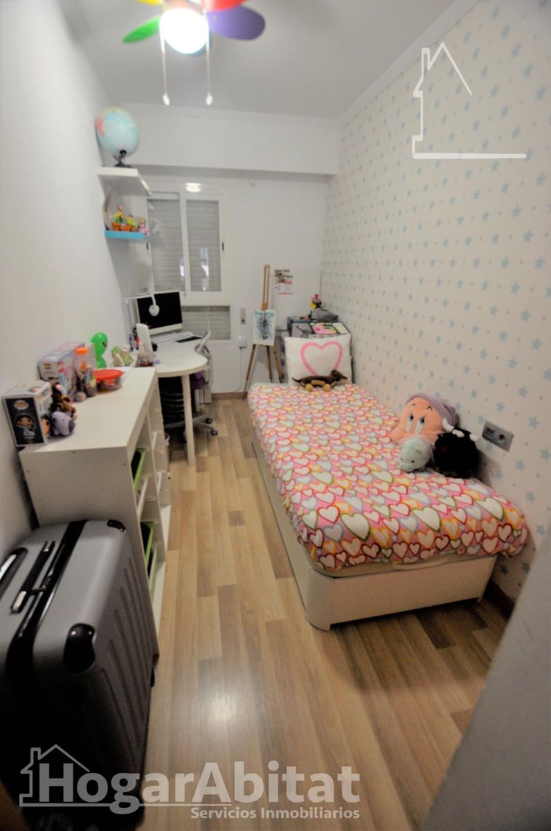 3 bedroom Flat for sale in Alaquas with garage - € 215,000 (Ref: 9797186)