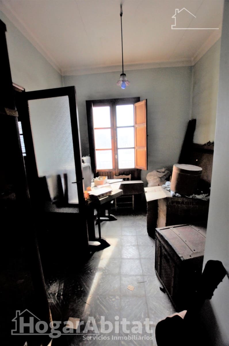 5 bedroom Townhouse for sale in Xirivella with garage - € 260,000 (Ref: 9797201)