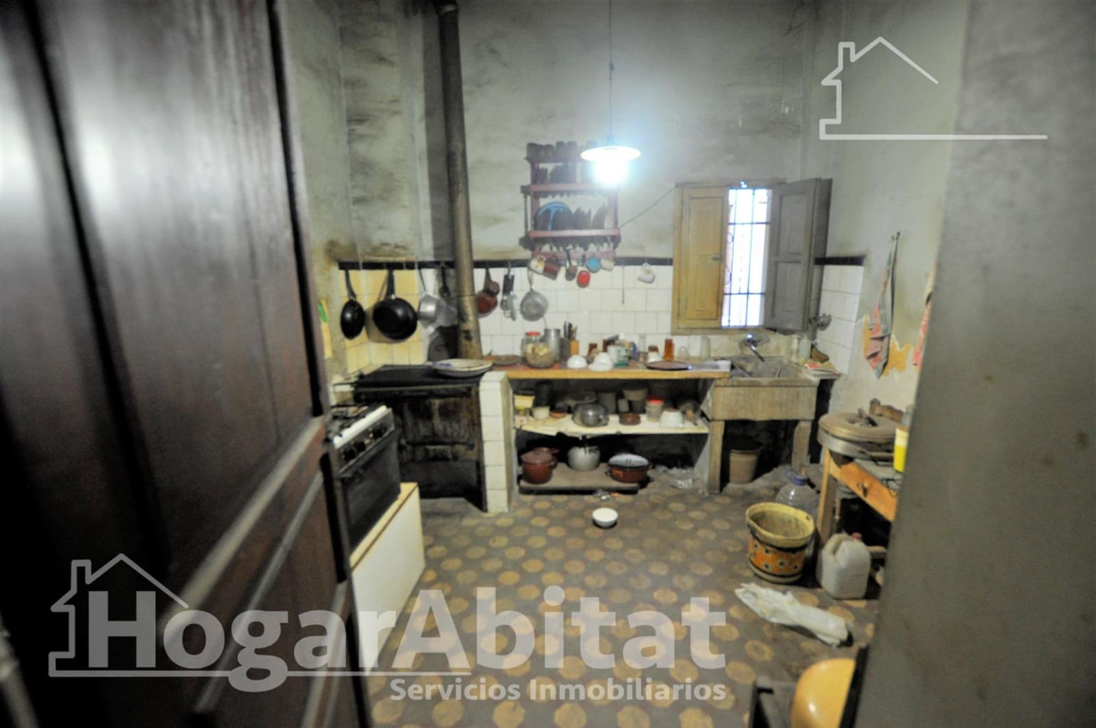 5 bedroom Townhouse for sale in Xirivella with garage - € 260,000 (Ref: 9797201)