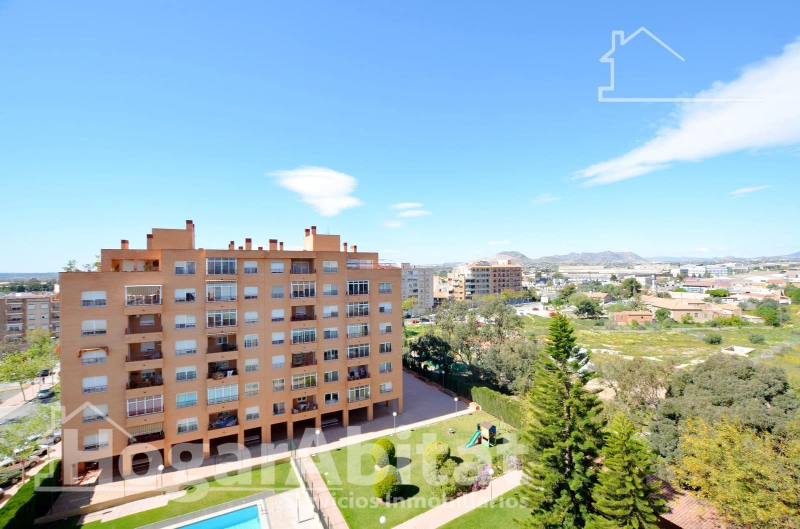 3 makuuhuone Asunto myytävänä paikassa San Vicente / Sant Vicent del Raspeig mukana uima-altaan 
autotalli - 300 000 € (Ref: 9799351)