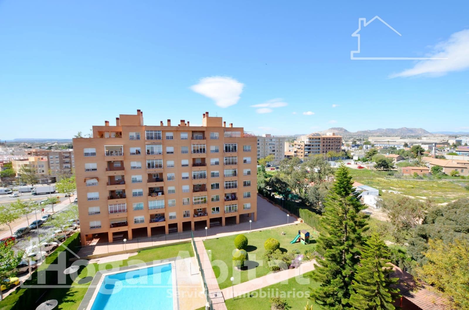 3 makuuhuone Asunto myytävänä paikassa San Vicente / Sant Vicent del Raspeig mukana uima-altaan 
autotalli - 300 000 € (Ref: 9799351)