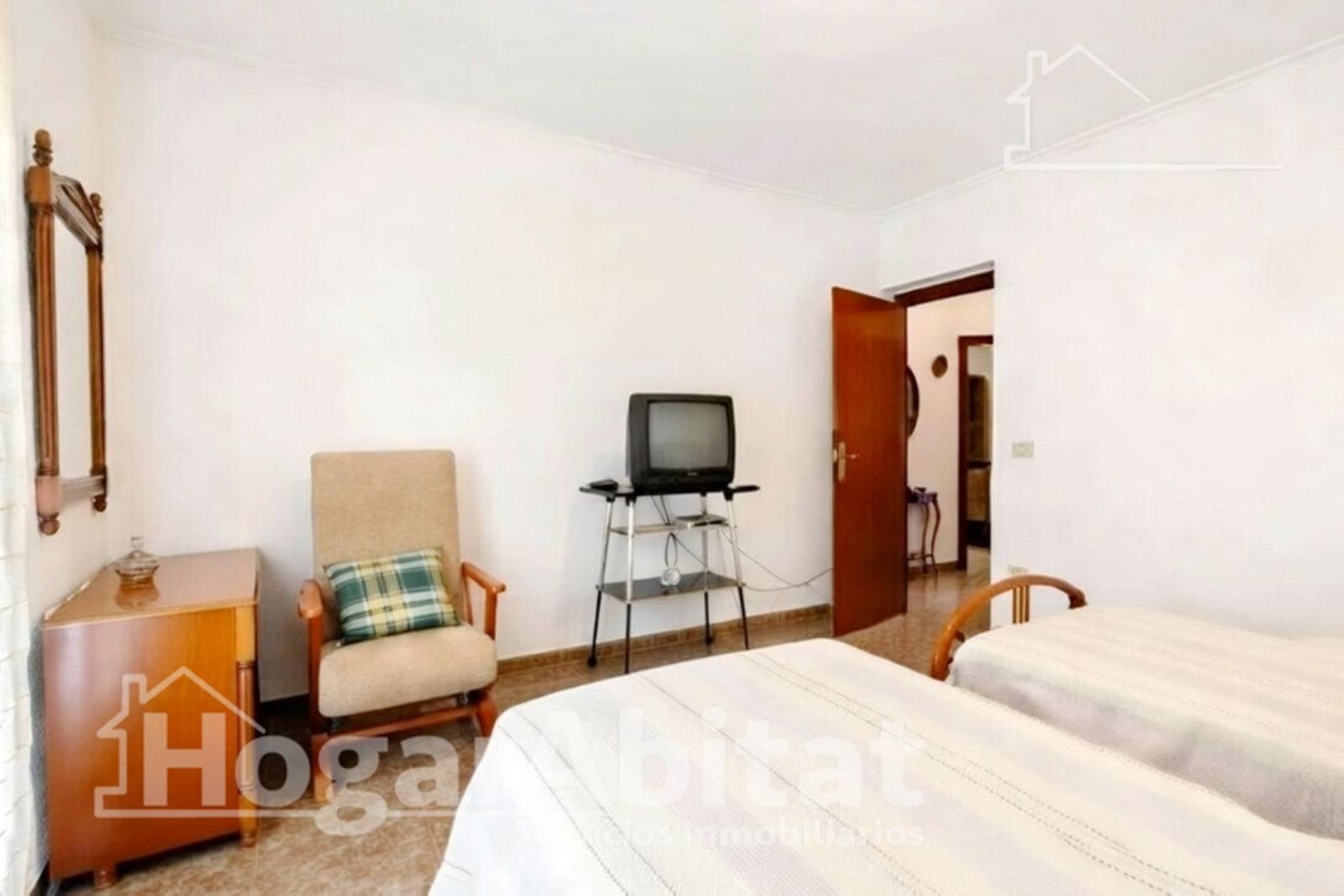 7 bedroom Townhouse for sale in Castello de la Plana - € 249,000 (Ref: 9799352)