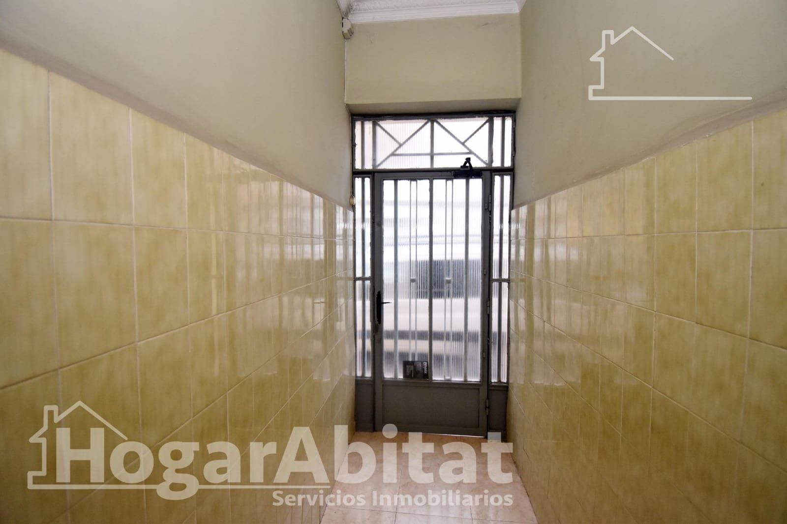 3 bedroom Flat for sale in Castello de la Plana - € 121,000 (Ref: 9804325)