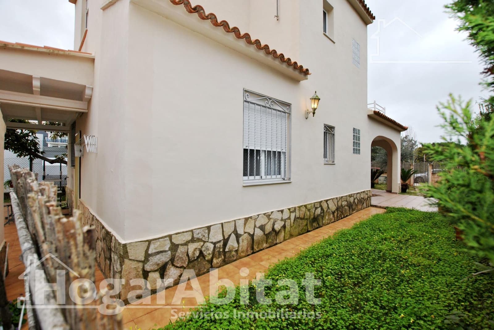 5 bedroom Villa for sale in Oliva with garage - € 380,000 (Ref: 9804339)
