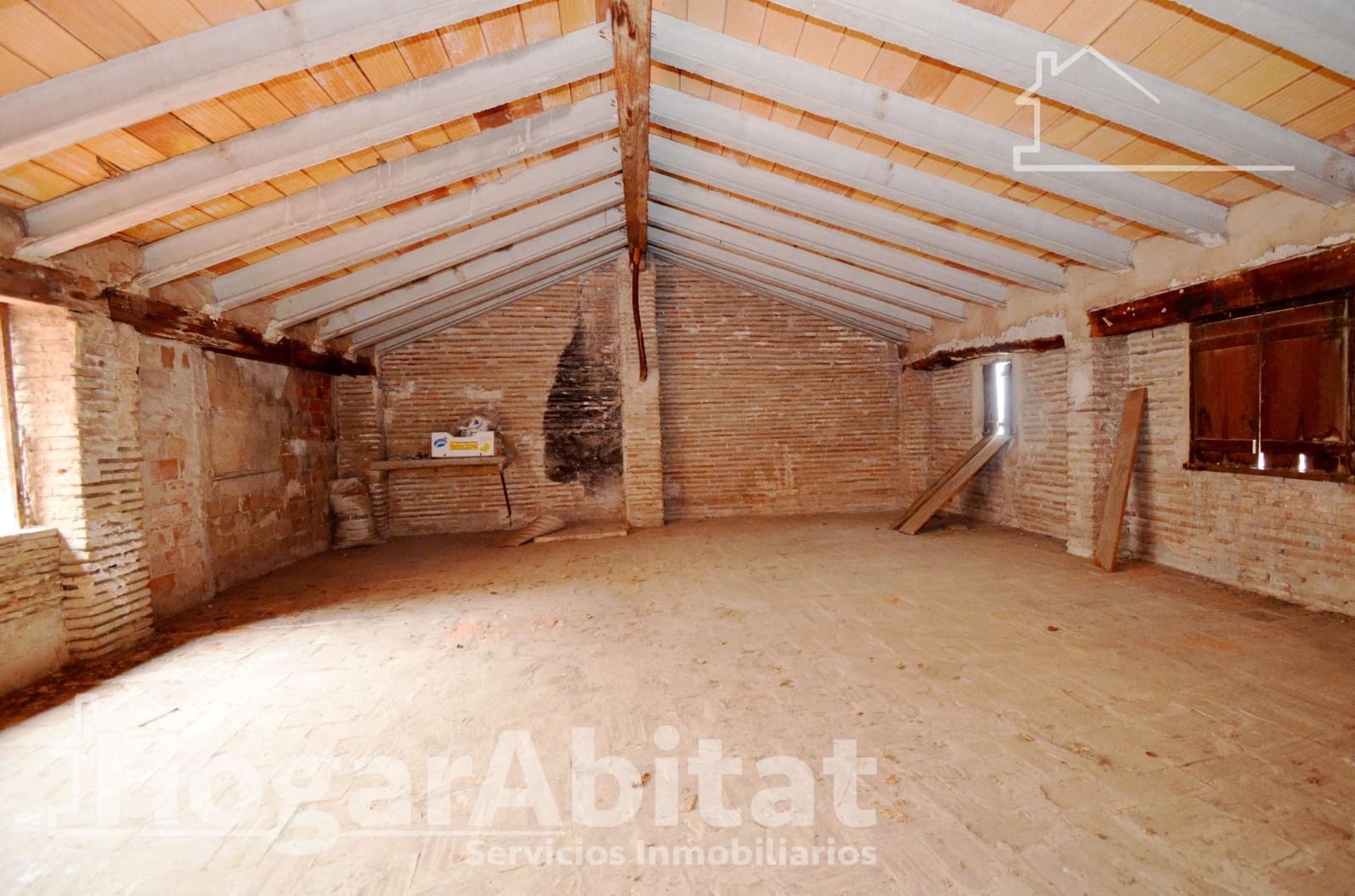 4 bedroom Townhouse for sale in Oliva - € 129,900 (Ref: 9804360)