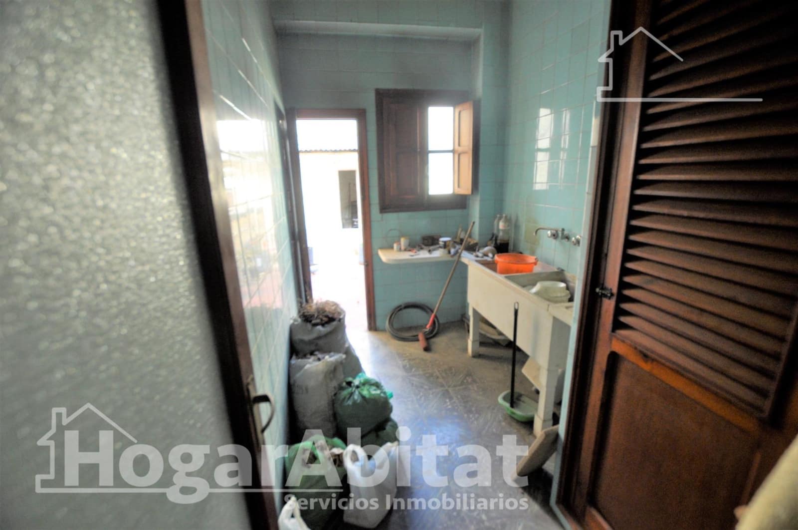 5 bedroom Townhouse for sale in Xirivella with garage - € 260,000 (Ref: 9804366)