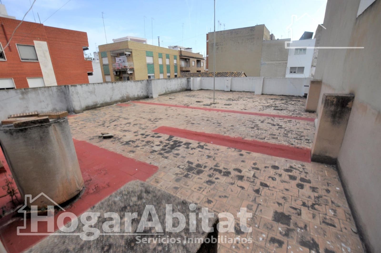 5 bedroom Townhouse for sale in Xirivella with garage - € 260,000 (Ref: 9804366)