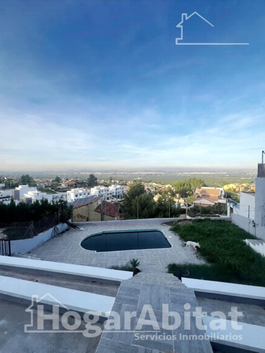 4 sypialnia Willa na sprzedaż w Chiva z basenem garażem - 340 000 € (Ref: 9808032)