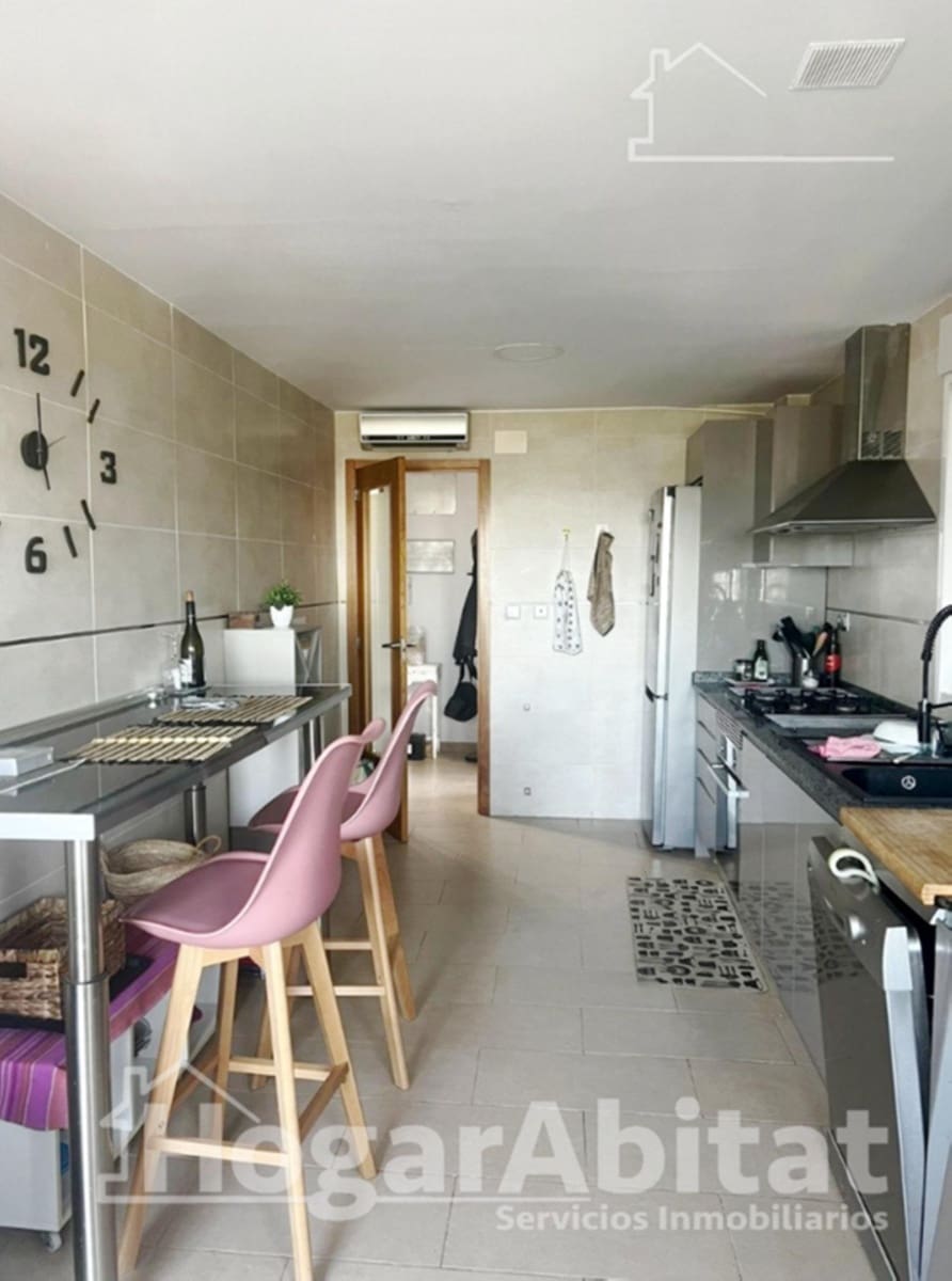 4 sypialnia Willa na sprzedaż w Chiva z basenem garażem - 340 000 € (Ref: 9808032)