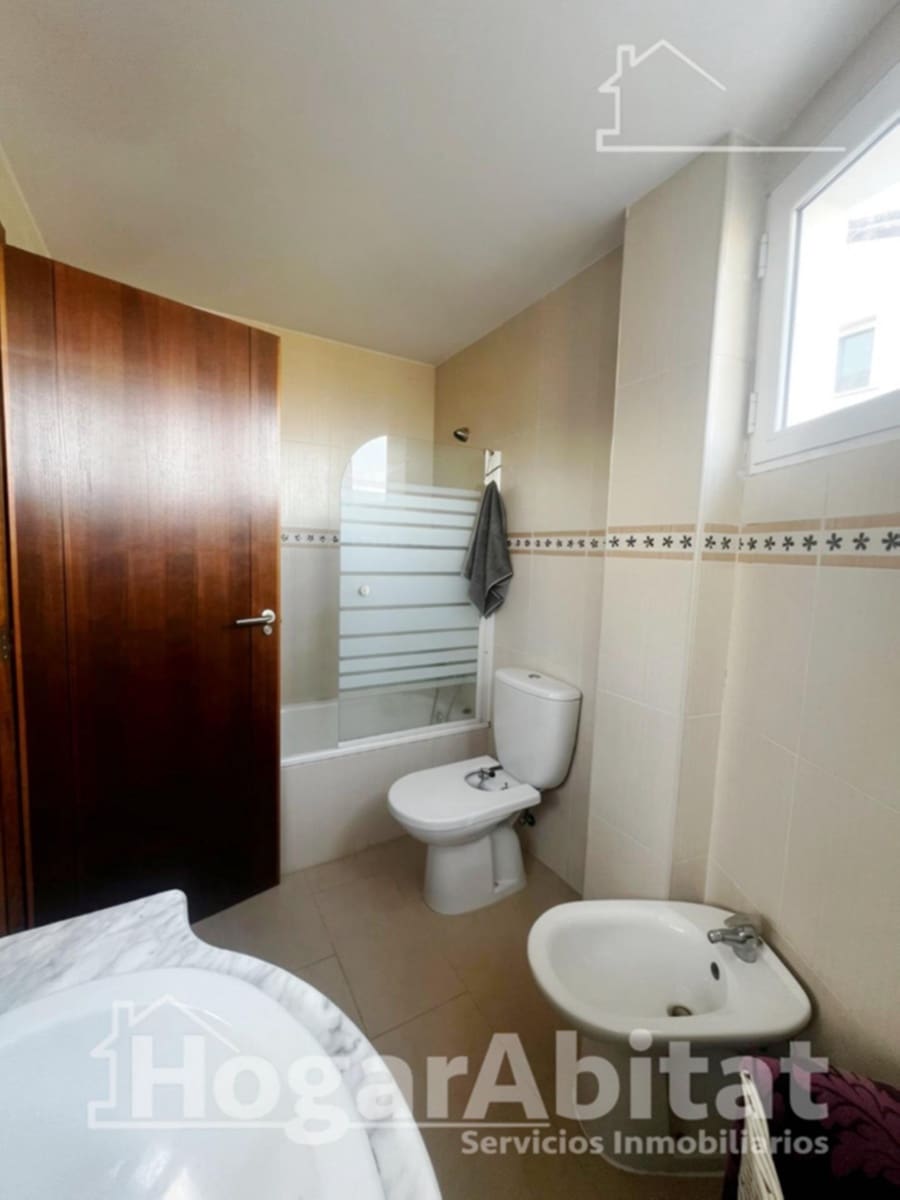 4 sypialnia Willa na sprzedaż w Chiva z basenem garażem - 340 000 € (Ref: 9808032)