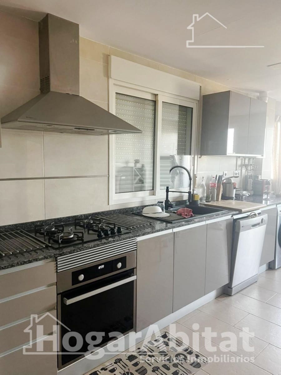 4 sypialnia Willa na sprzedaż w Chiva z basenem garażem - 340 000 € (Ref: 9808032)