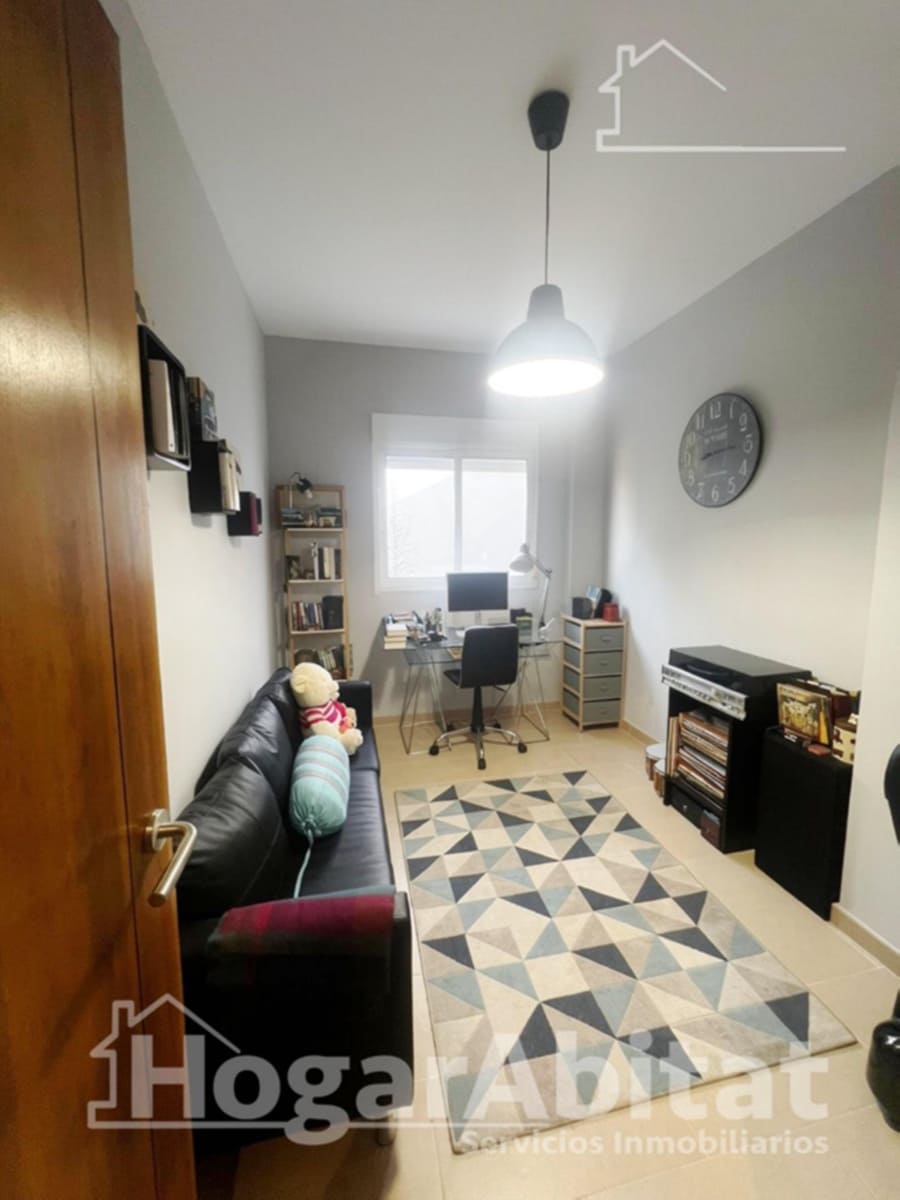 4 sypialnia Willa na sprzedaż w Chiva z basenem garażem - 340 000 € (Ref: 9808032)