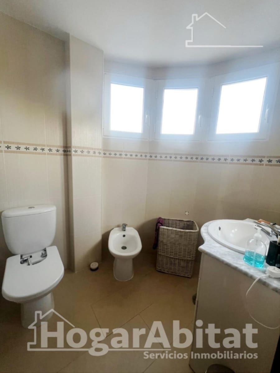 4 sypialnia Willa na sprzedaż w Chiva z basenem garażem - 340 000 € (Ref: 9808032)