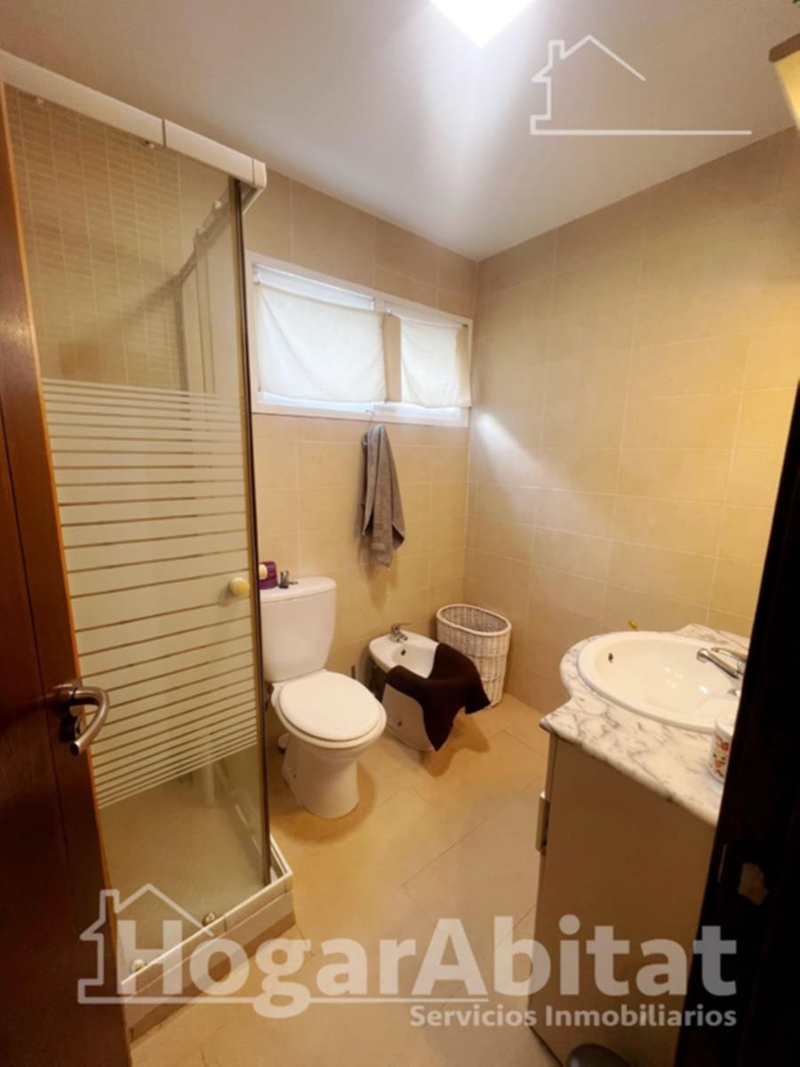 4 sypialnia Willa na sprzedaż w Chiva z basenem garażem - 340 000 € (Ref: 9808032)