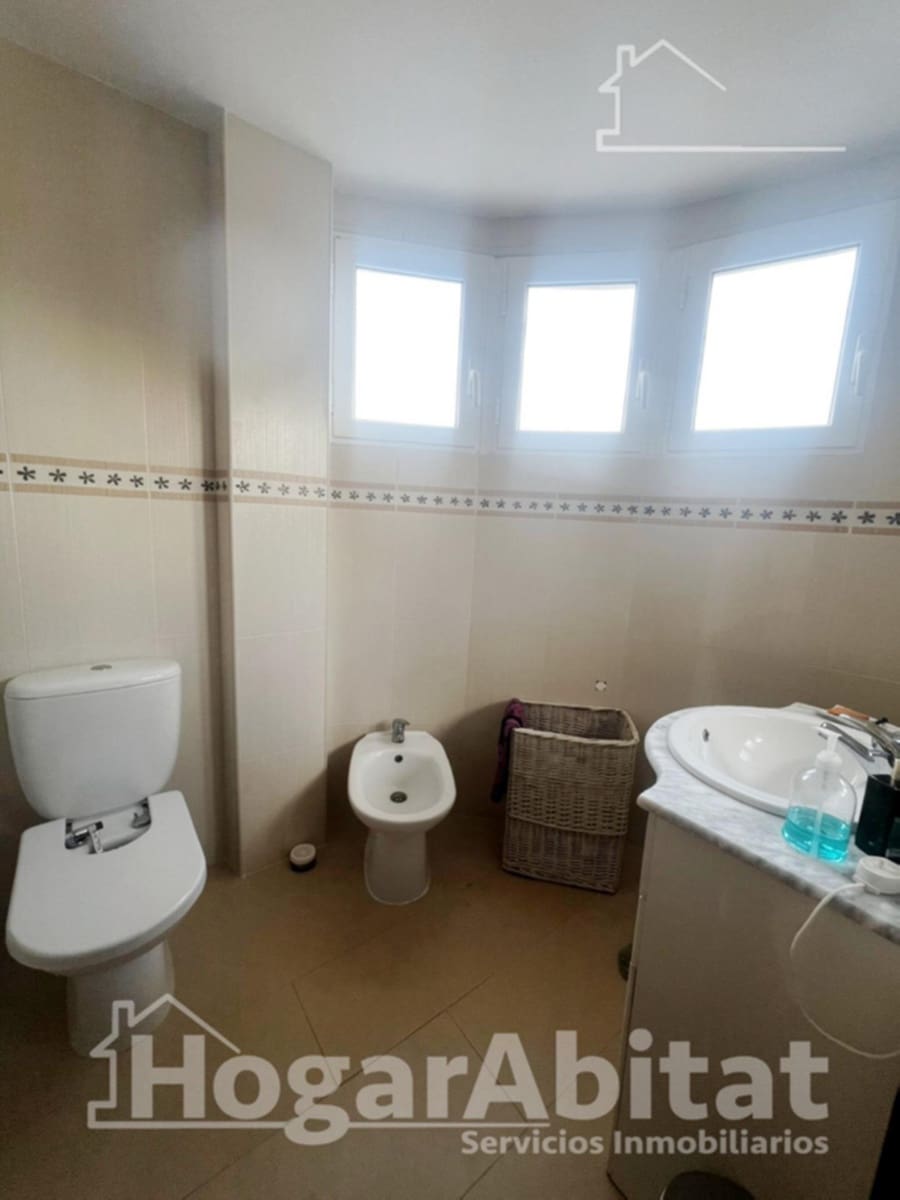 4 sypialnia Willa na sprzedaż w Chiva z basenem garażem - 340 000 € (Ref: 9808032)