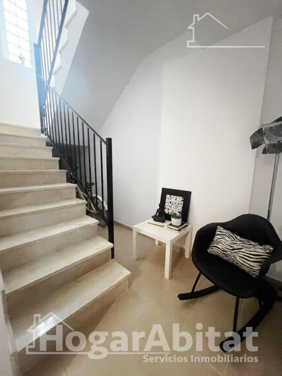 4 sypialnia Willa na sprzedaż w Chiva z basenem garażem - 340 000 € (Ref: 9808032)