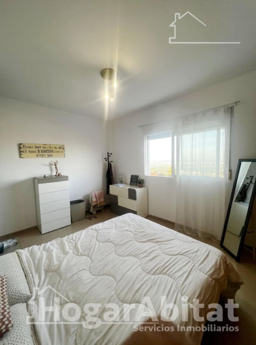 4 sypialnia Willa na sprzedaż w Chiva z basenem garażem - 340 000 € (Ref: 9808032)