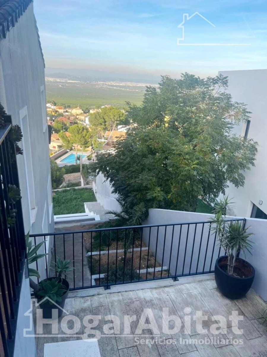 4 sypialnia Willa na sprzedaż w Chiva z basenem garażem - 340 000 € (Ref: 9808032)