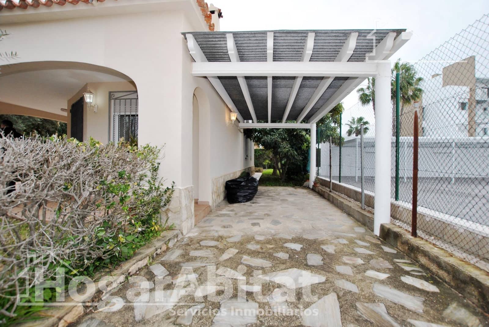 Chalet de 5 habitaciones en Oliva en venta con garaje - 380.000 € (Ref: 9808036)