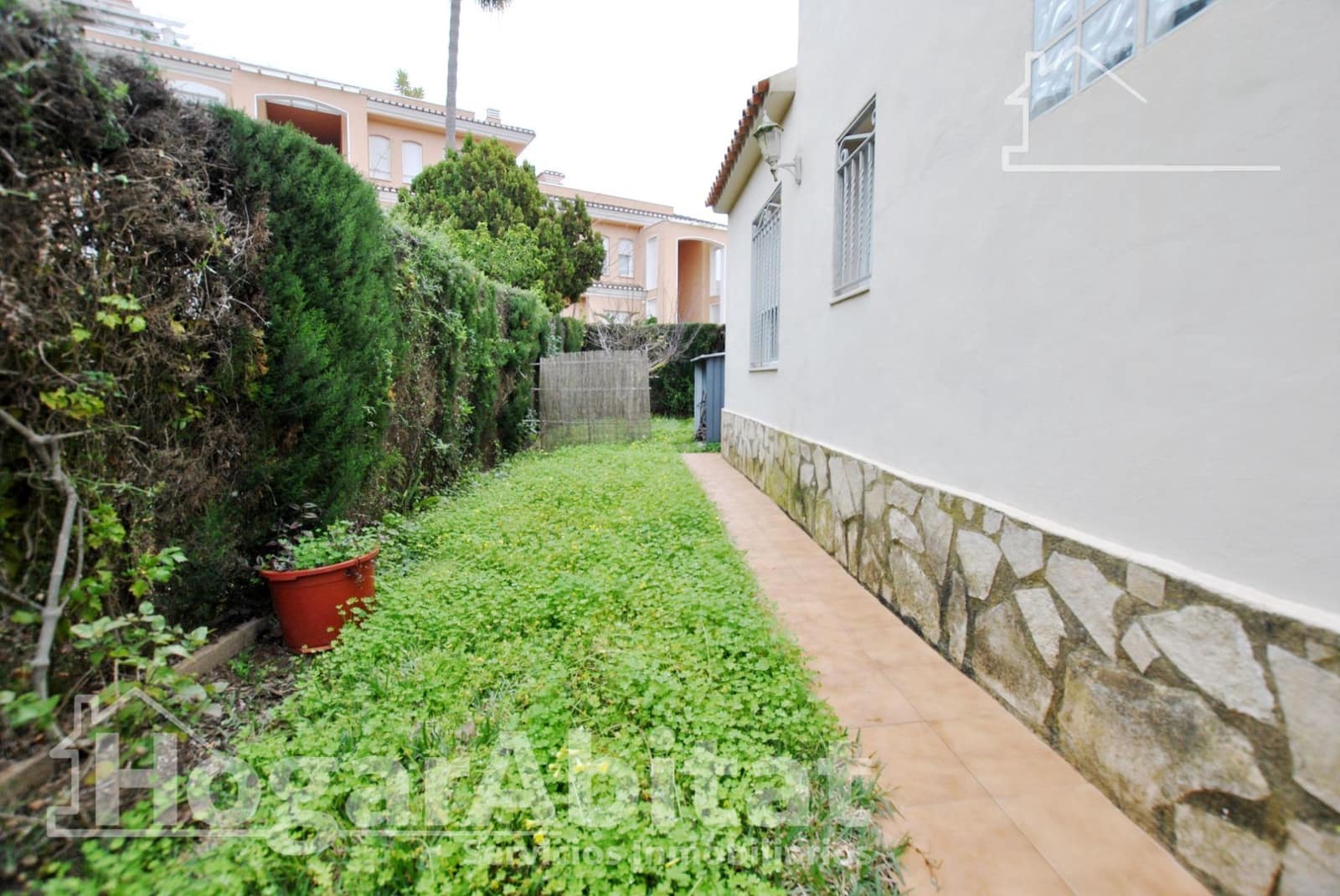 Chalet de 5 habitaciones en Oliva en venta con garaje - 380.000 € (Ref: 9808036)