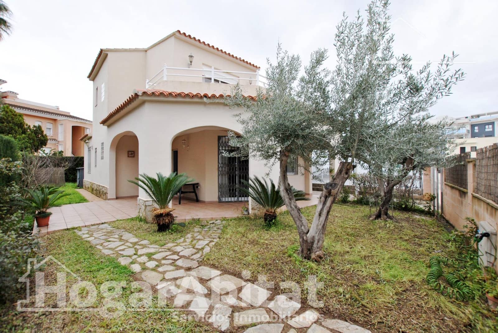 Chalet de 5 habitaciones en Oliva en venta con garaje - 380.000 € (Ref: 9808036)