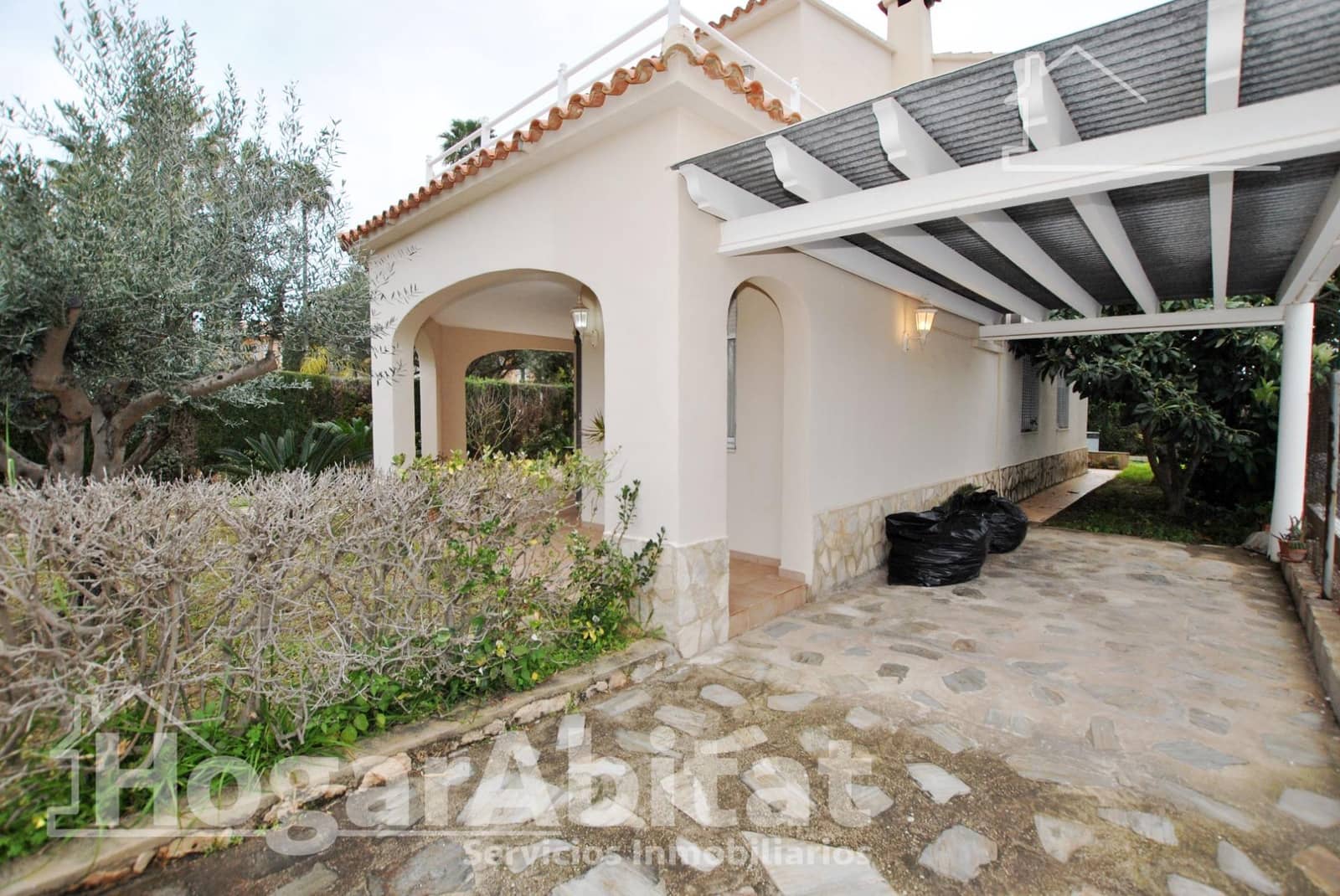 Chalet de 5 habitaciones en Oliva en venta con garaje - 380.000 € (Ref: 9808036)
