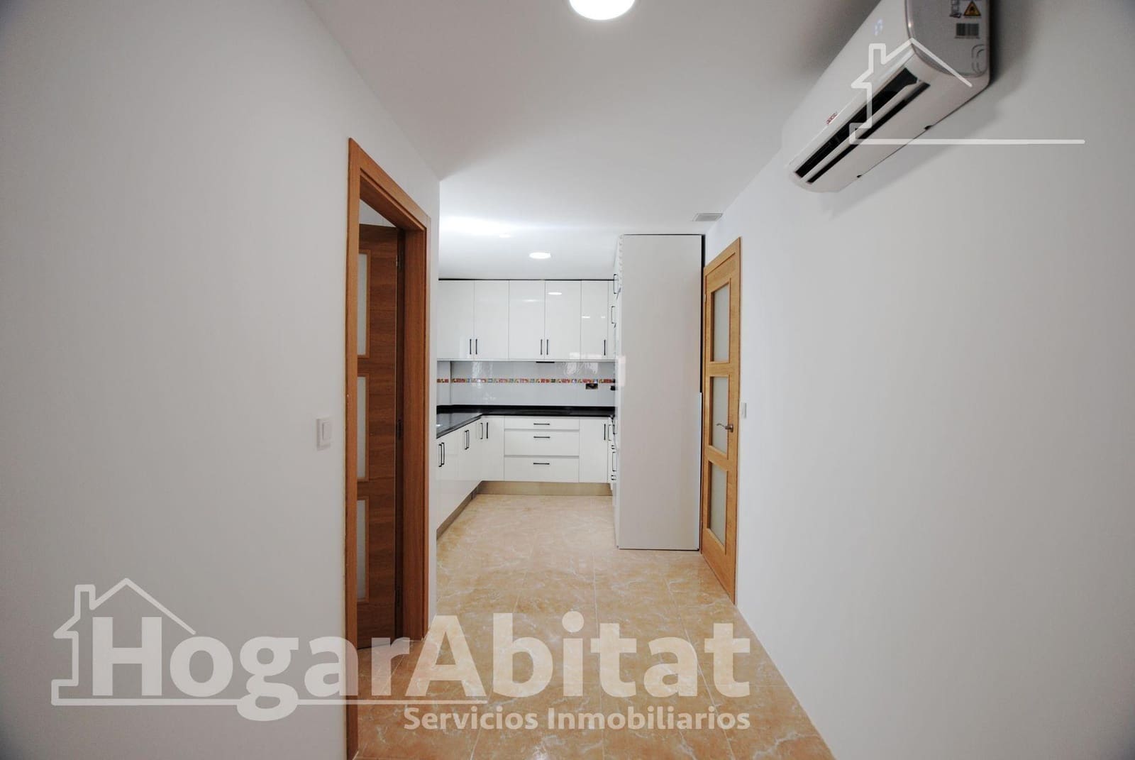 11 makuuhuone Huoneisto myytävänä paikassa Oliva - 600 000 € (Ref: 9809834)