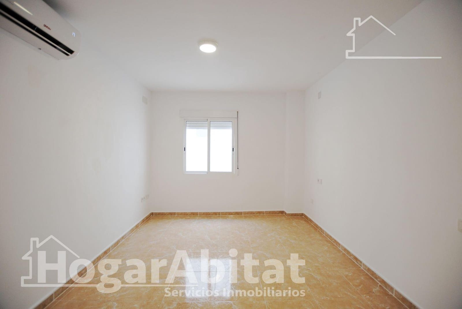 11 makuuhuone Huoneisto myytävänä paikassa Oliva - 600 000 € (Ref: 9809834)