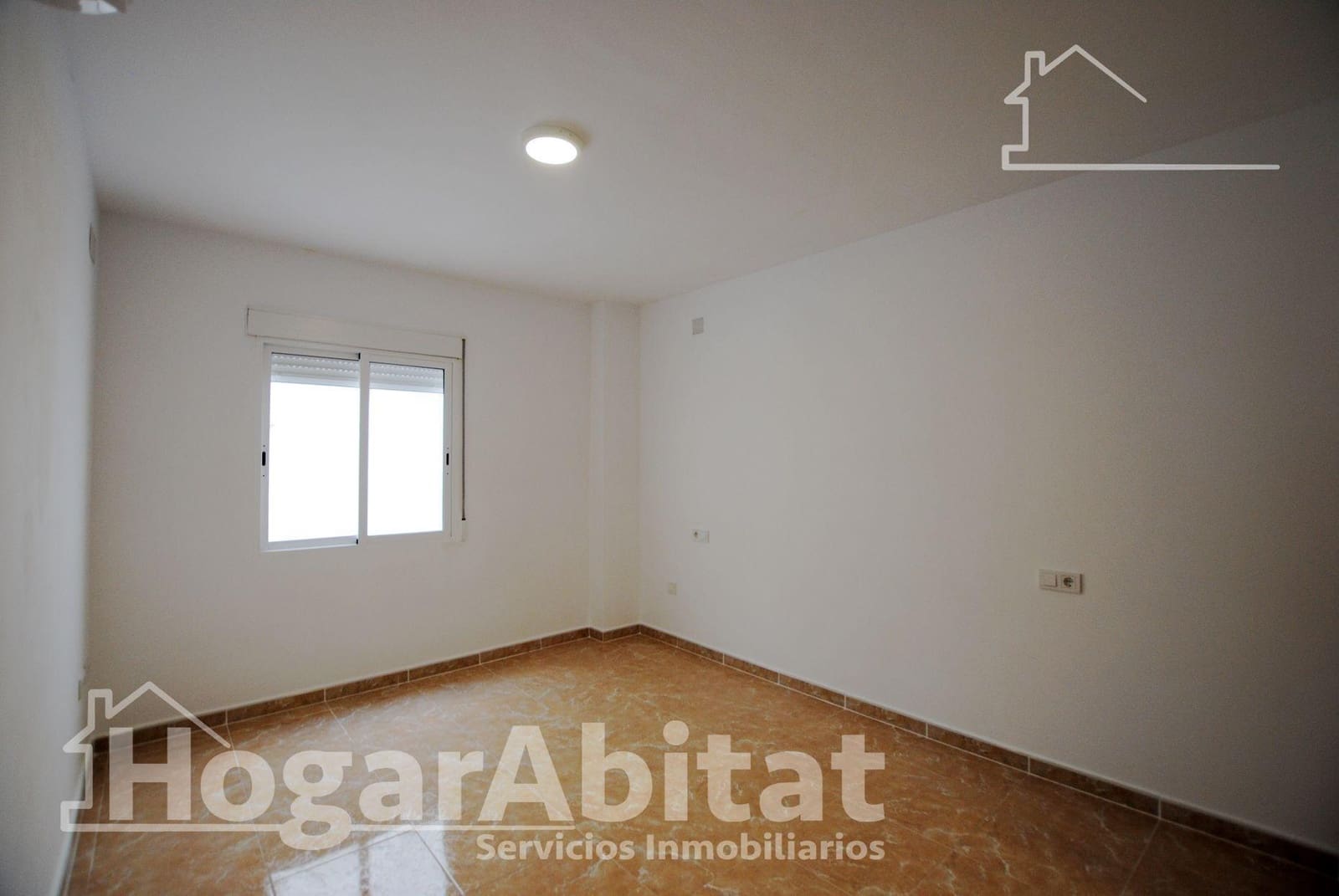 11 makuuhuone Huoneisto myytävänä paikassa Oliva - 600 000 € (Ref: 9809834)