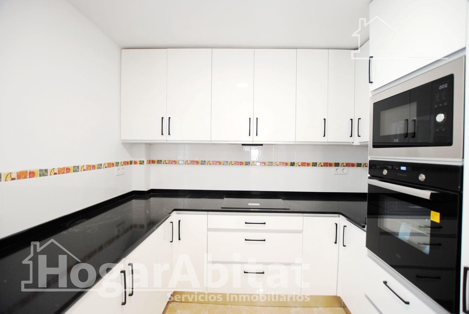 11 makuuhuone Huoneisto myytävänä paikassa Oliva - 600 000 € (Ref: 9809834)